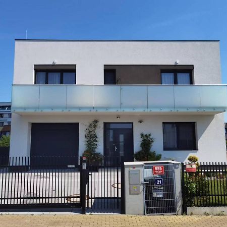 Yipin Villa Prag Eksteriør billede